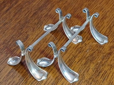 Silver Plated Curled Leaf Design Antique Knife Rests With Plain Centre Bar Right View